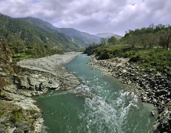 Rio de montanha no Himalaia — Fotografia de Stock