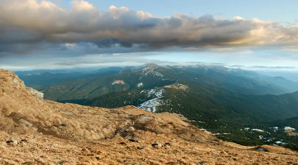 Ridge en de piek van mount goverla — Stockfoto