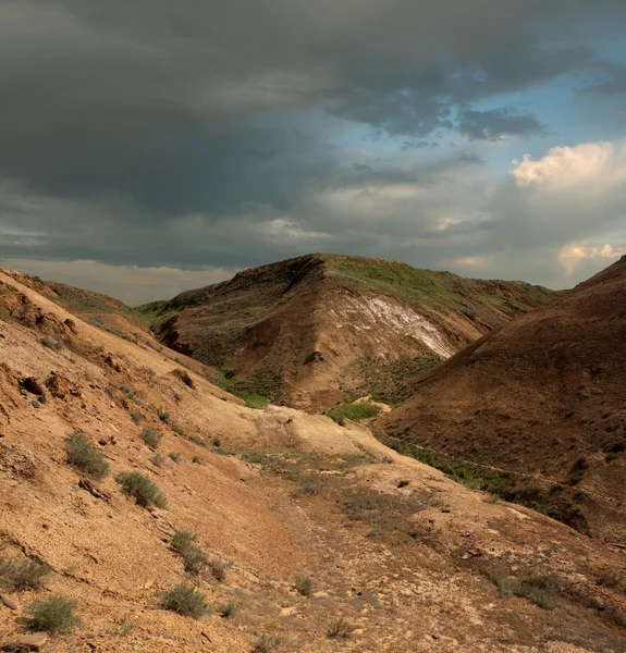 Пустынные склоны Устюртского плато — стоковое фото