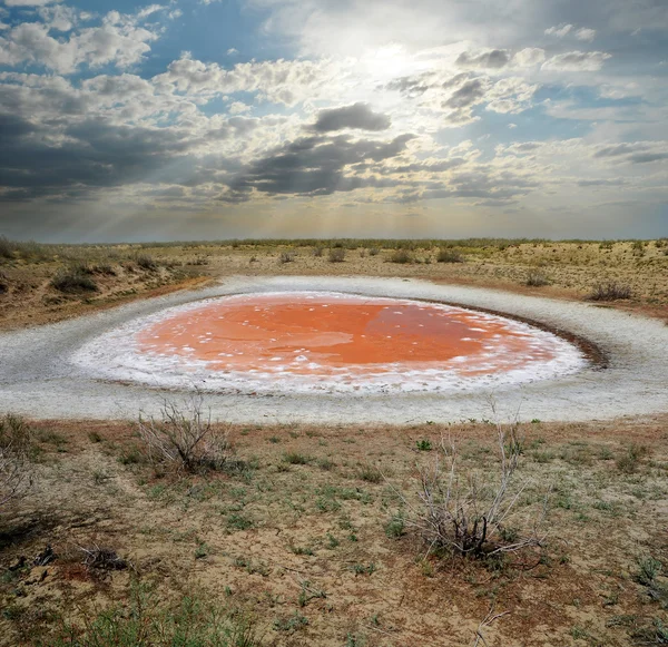 Mic lac rotund roșu — Fotografie, imagine de stoc