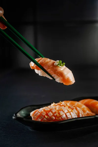 Blowtorcherd Salmon Onigiri Chopsticks Salmon Onigiri Varieties Background — Stockfoto