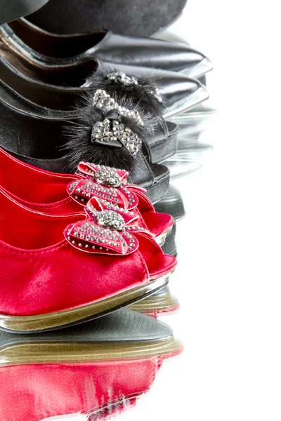 Magas sarkú cipő piros és fekete — Stock Fotó