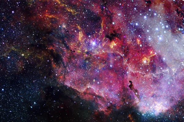 Derin uzayda bir yerde güzel bir galaksi. Kozmik duvar kağıdı. Bu görüntünün elementleri NASA tarafından desteklenmektedir