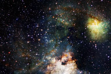 Derin uzayda bir yerde güzel bir galaksi. Kozmik duvar kağıdı. Bu görüntünün elementleri NASA tarafından desteklenmektedir