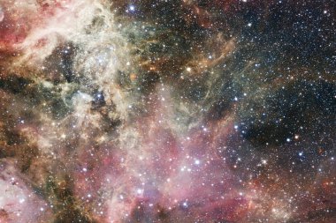 Derin uzayda bir yerde güzel bir galaksi. Kozmik duvar kağıdı. Bu görüntünün elementleri NASA tarafından desteklenmektedir