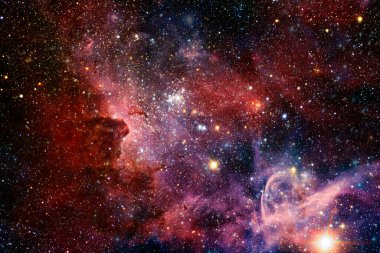 Derin uzayda bir yerde güzel bir galaksi. Kozmik duvar kağıdı. Bu görüntünün elementleri NASA tarafından desteklenmektedir