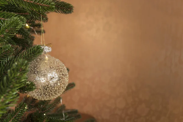 新年の木のクローズアップでクリスマスツリーのおもちゃ 冬休みのテーマ 新年やクリスマスのコンセプト テキストのスペース — ストック写真