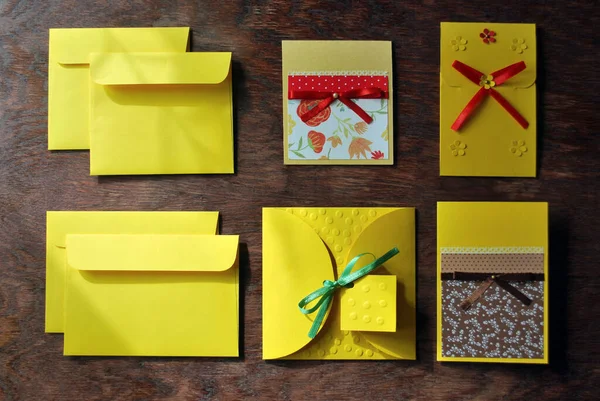 Yellow Postcards Envelopes Wooden Table Made Hand Flat Lay Top — Fotografia de Stock