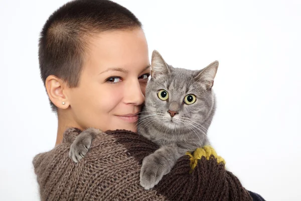 Девочка и кошка — стоковое фото