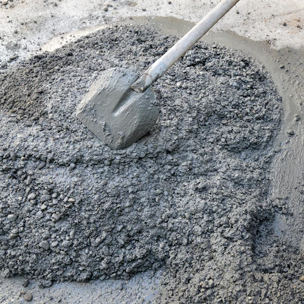 Concrete and shovel — Stock Photo, Image