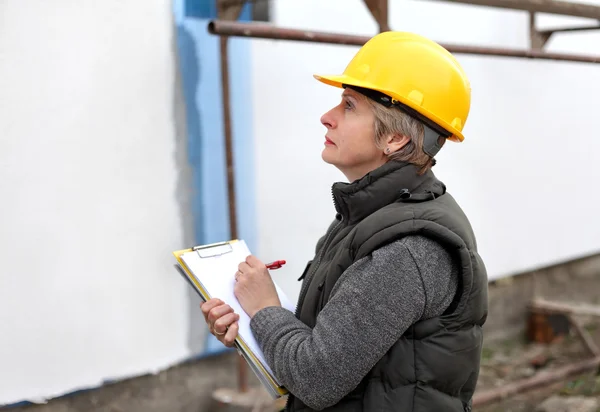 Kontrolleur auf der Baustelle — Stockfoto