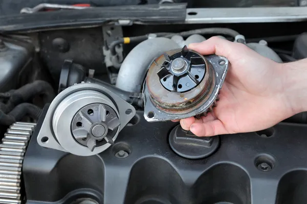 Bomba de agua automotriz — Foto de Stock