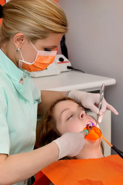 Procedimento dentário, laser conduzido — Fotografia de Stock