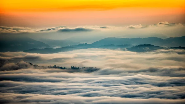 Mejor Amanecer Montaña Los Cárpatos Gorgany Ucrania — Foto de Stock