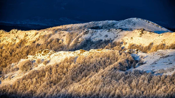 Dağların Çarpıcı Kış Manzarası Bieszczady Ulusal Parkı Karpatlar Polonya — Stok fotoğraf
