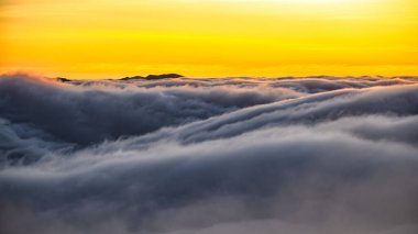 Dağların çarpıcı kış manzarası. Bieszczady Ulusal Parkı, Karpatlar, Polonya.