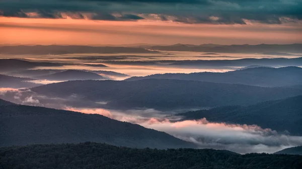 Mysterious Foggy Forest Mountains Sunrise Trees Back Light Bieszczady National — Foto Stock