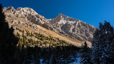 Nefes kesici dağ manzarası. Emli Vadisi. Taurus Dağları. Aladaglar Ulusal Parkı. Türkiye.