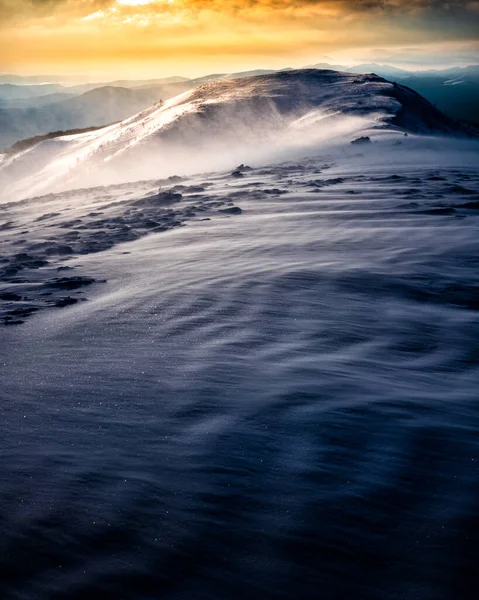 山の牧草地で冬 ポロニーナ カリンスカ Bieszzzzady国立公園 カルパティア ポーランド — ストック写真