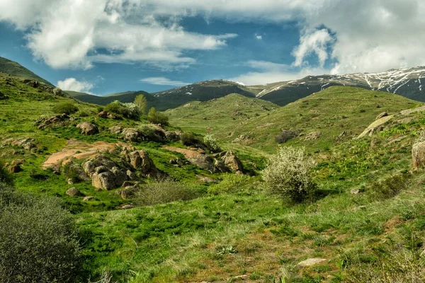 Güzel Bir Dağ Manzarası Hoş Bir Bahar Manzarası Zangezur Dağları — Stok fotoğraf