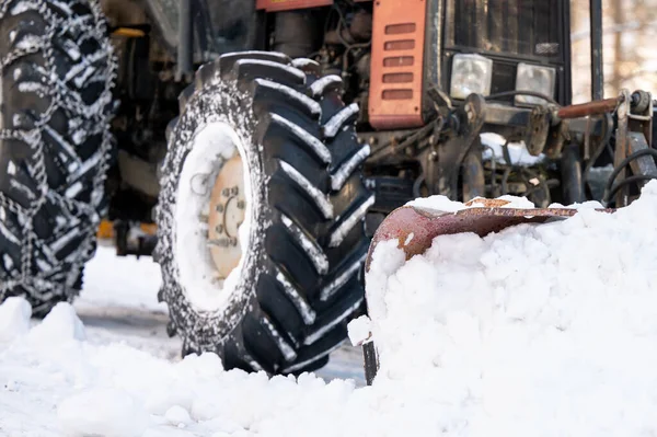 Traktor Letakarítja Havat Útról — Stock Fotó