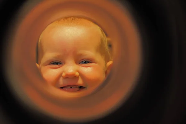 Retrato Divertido Bebé Sonriente — Foto de Stock
