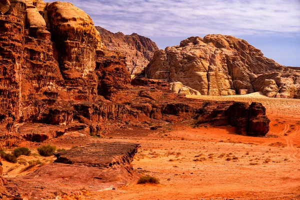 Nadzwyczajny Górski Krajobraz Pustynny Obszar Chroniony Wadi Rum Jordania — Zdjęcie stockowe