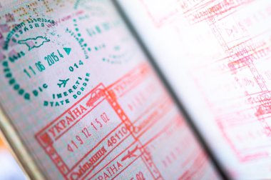 Pasaportunda Gürcistan ve Ukrayna 'dan göç sınır damgaları var.