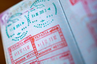 Pasaportunda Gürcistan ve Ukrayna 'dan göç sınır damgaları var.