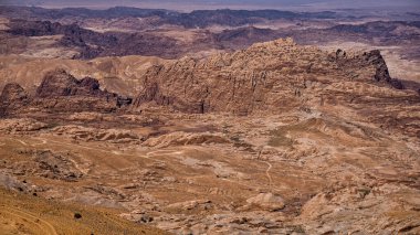 Güzel çöl dağ manzarası, Wadi Musa, Petra, Ürdün.
