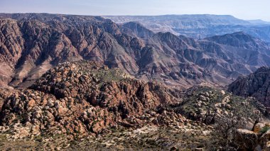 Güzel çöl dağları manzarası. Vadi Dana, Ürdün.