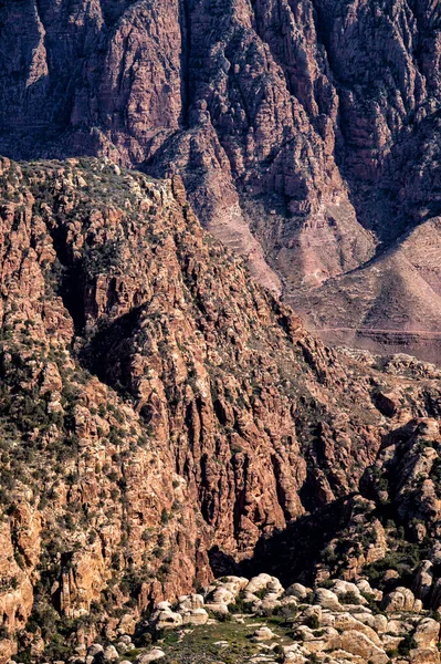 Güzel çöl dağları manzarası. Vadi Dana, Ürdün.