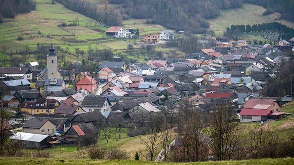 Πολύ Πυκνά Αγροτικά Κτίρια Χωριό Lesnica Pieniny Σλοβακία — Φωτογραφία Αρχείου