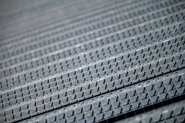 Metal merdivenler, perspektif, endüstriyel arka plan.