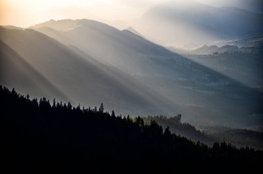 Rarau dağlarında gün batımı, Doğu Karpatlar, Romanya.