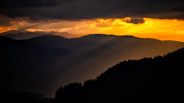 Закат Горах Рарау Восточные Карпаты Румыния — стоковое фото