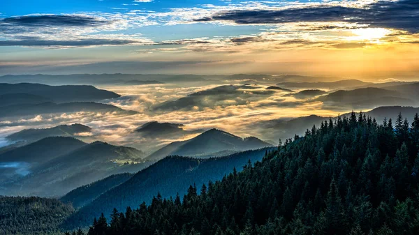 Salida Del Sol Las Montañas Rarau Cárpatos Orientales Rumania — Foto de Stock