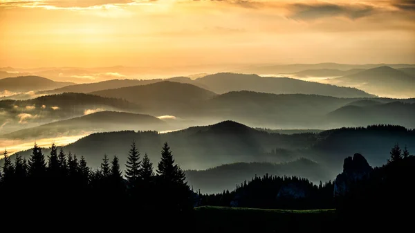 Zonsopgang Het Rarau Gebergte Oost Karpaten Roemenië — Stockfoto