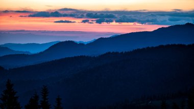 Prislop Geçidi 'nden gün batımı, Rodna (Rodnei) Dağları, Karpatlar, Romanya.