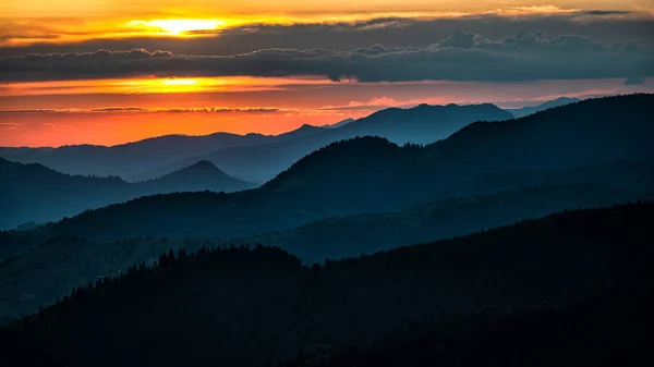 Zonsondergang Vanaf Prislop Pass Rodna Rodnei Mountains Karpaten Roemenië — Stockfoto