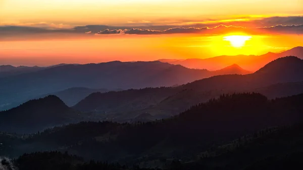 Закат Прислопа Родна Родней Горы Карпаты Румыния — стоковое фото