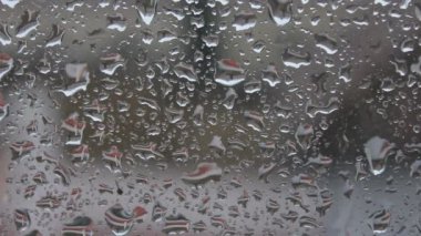 bir kristal düşen yağmur