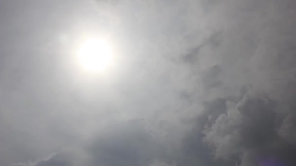 Nuvens de chuva e sol — Vídeo de Stock