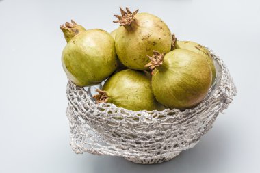 Nar tam sepeticarrello pieno di melograni