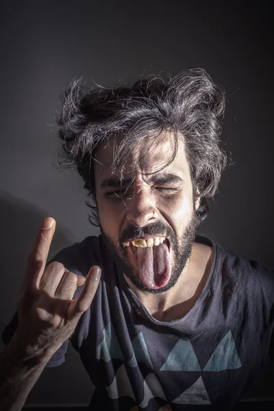 Asi boynuzları elin yaptığından genç