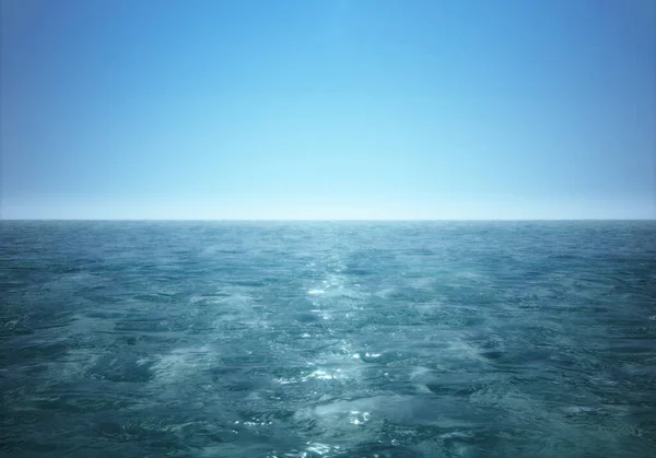 Mavi gökyüzü ile güzel deniz suyu yüzeyi