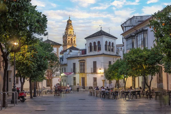 Joodse Wijk Straat Klokkentoren Van Moskee Kathedraal Bij Zonsondergang Cordoba — Stockfoto