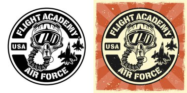 Uçuş akademisi vektör amblemi, rozet, etiket, logo ya da pilot kasklı tişört baskısı. İki stil monokrom ve çıkarılabilir grunge dokularla renklendirilmiş vintage.