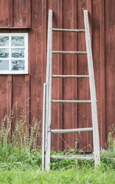 Wooden ladder and wall of old farmhouse — Stock Photo, Image