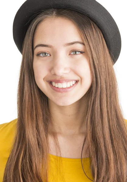 Portrét přitažlivé mladé ženy s černým kloboukem — Stock fotografie
